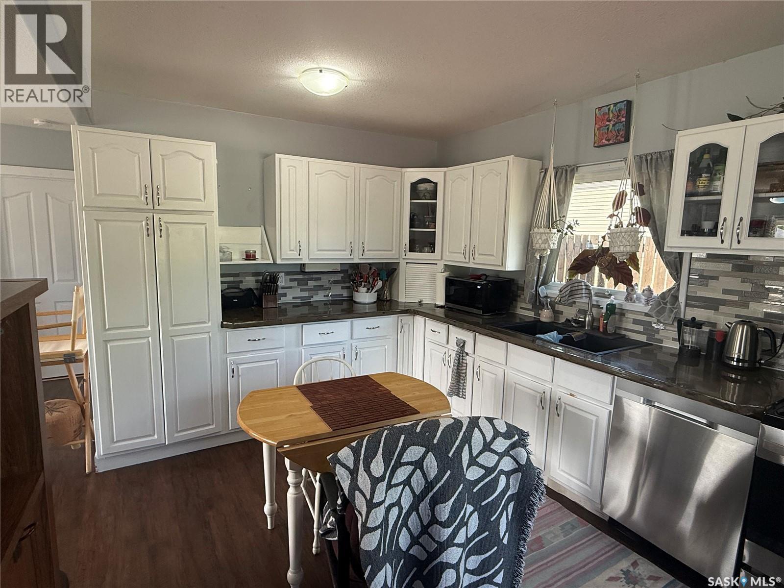 300 8th AVENUE W - 5