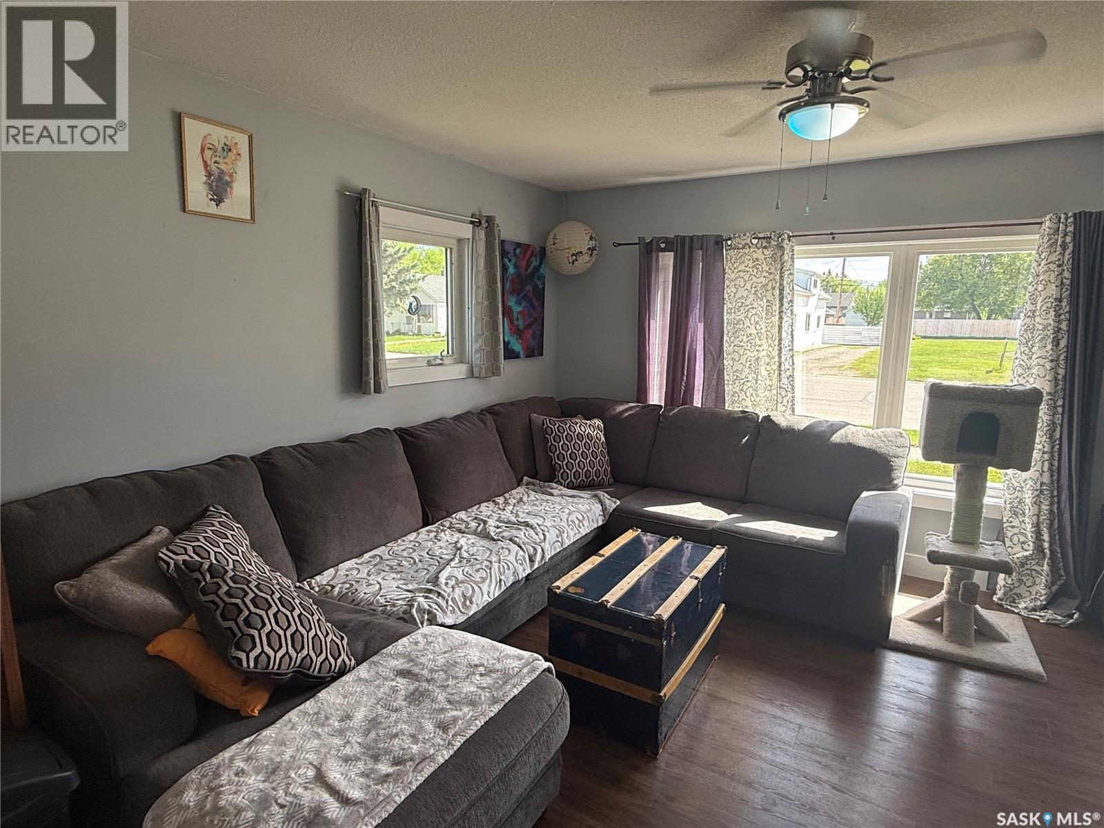 300 8th AVENUE W - 8