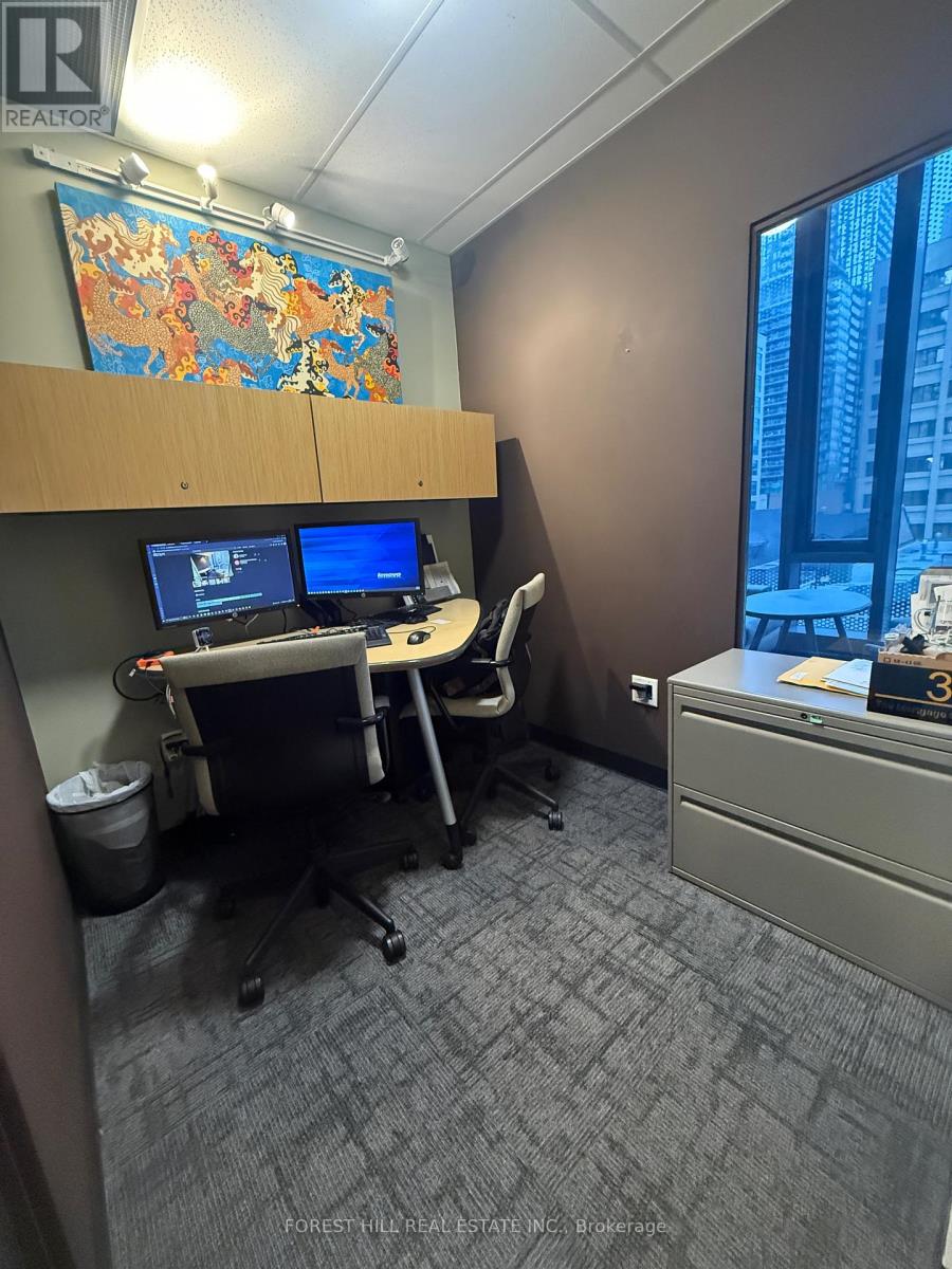 313 – 15 WELLESLEY STREET W