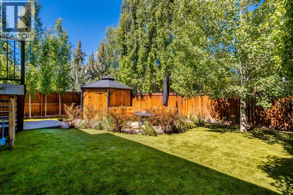 39 Cranbrook Crescent SE - Image 2