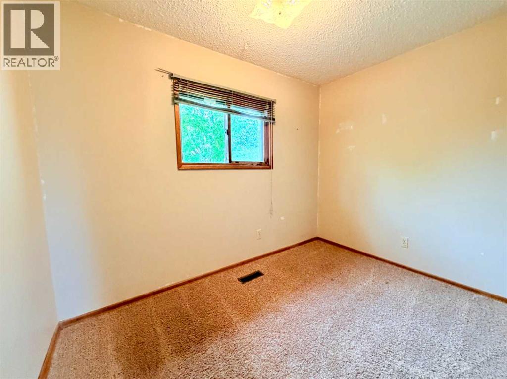 5112 47 street — photo 8
