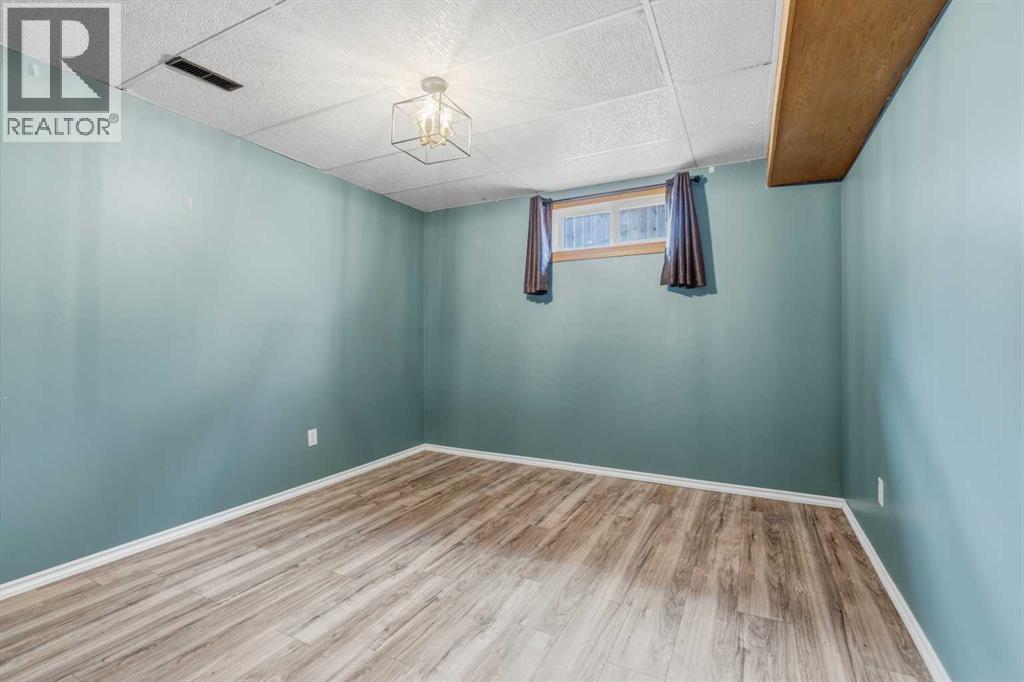 8 Isbister Avenue — photo 32