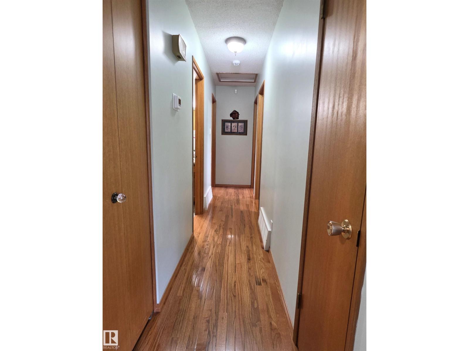 4606 54 AV — photo 15
