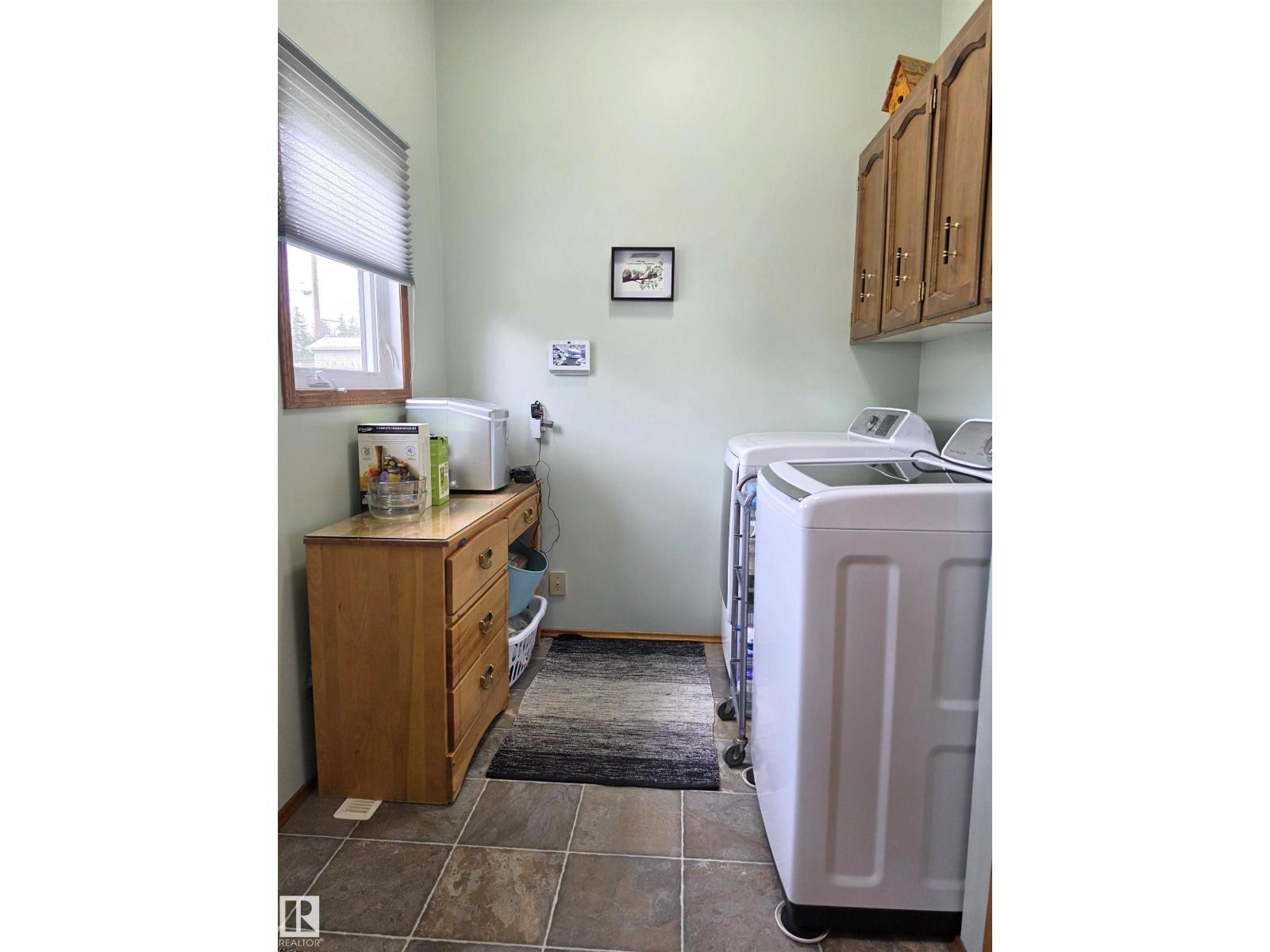 4606 54 AV — photo 25
