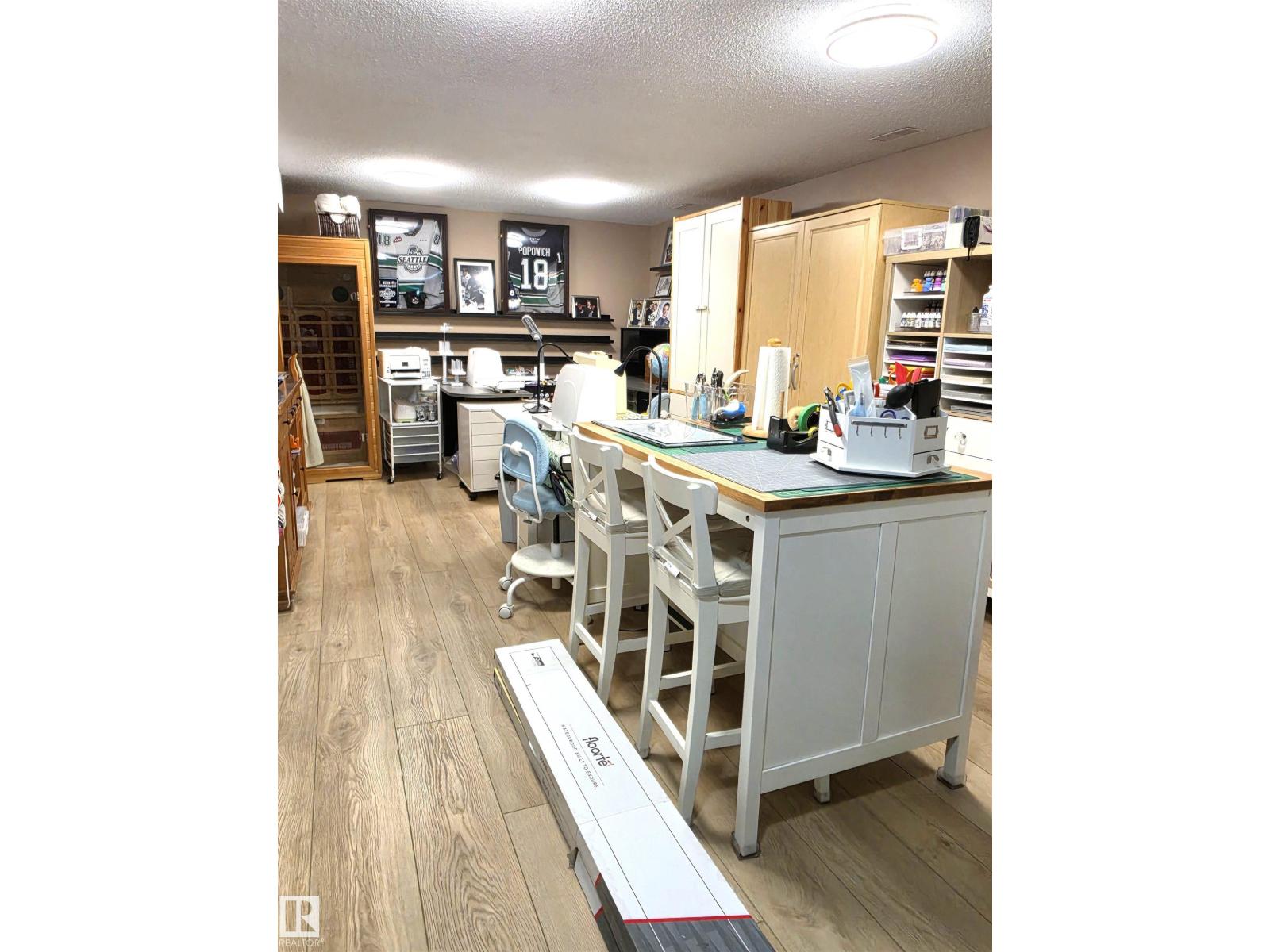 4606 54 AV — photo 27