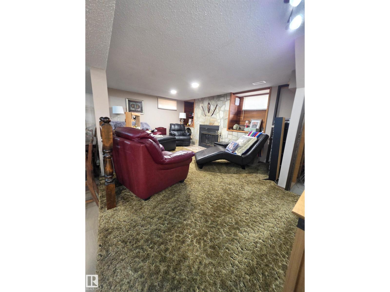 4606 54 AV — photo 30