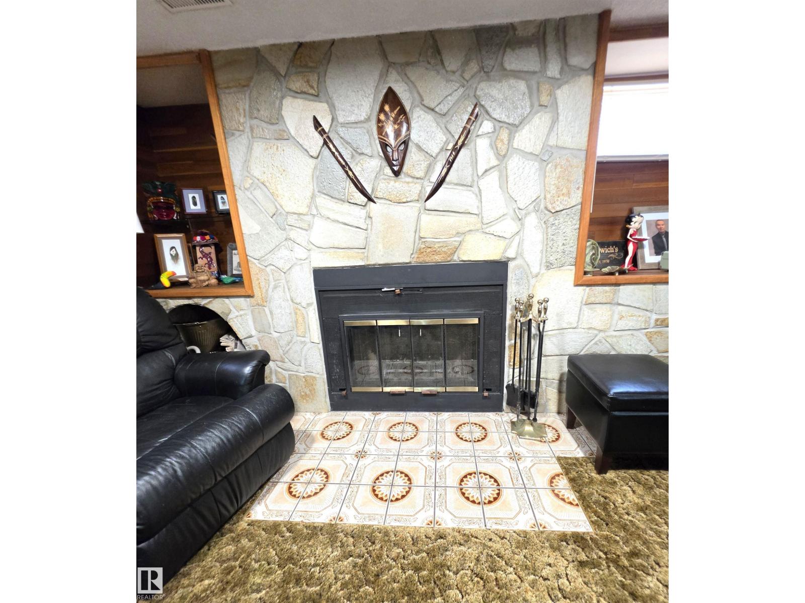 4606 54 AV — photo 31