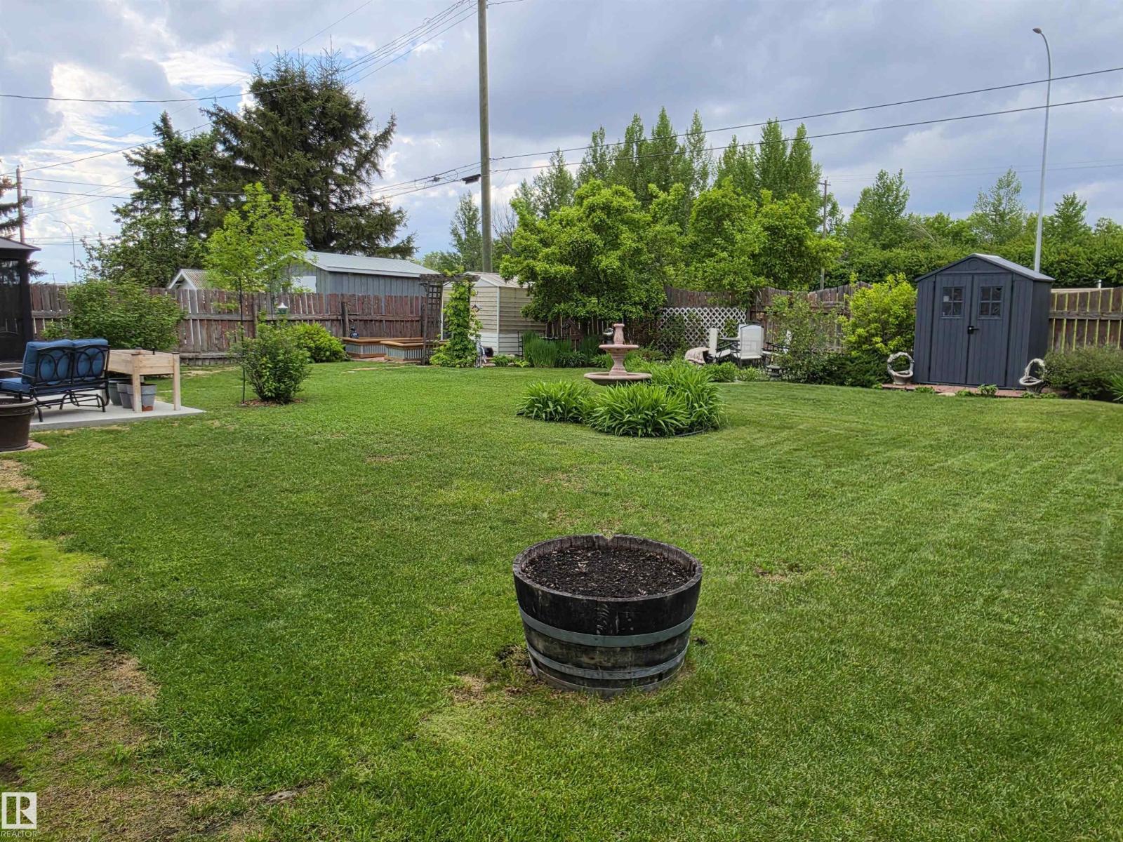 4606 54 AV — photo 36