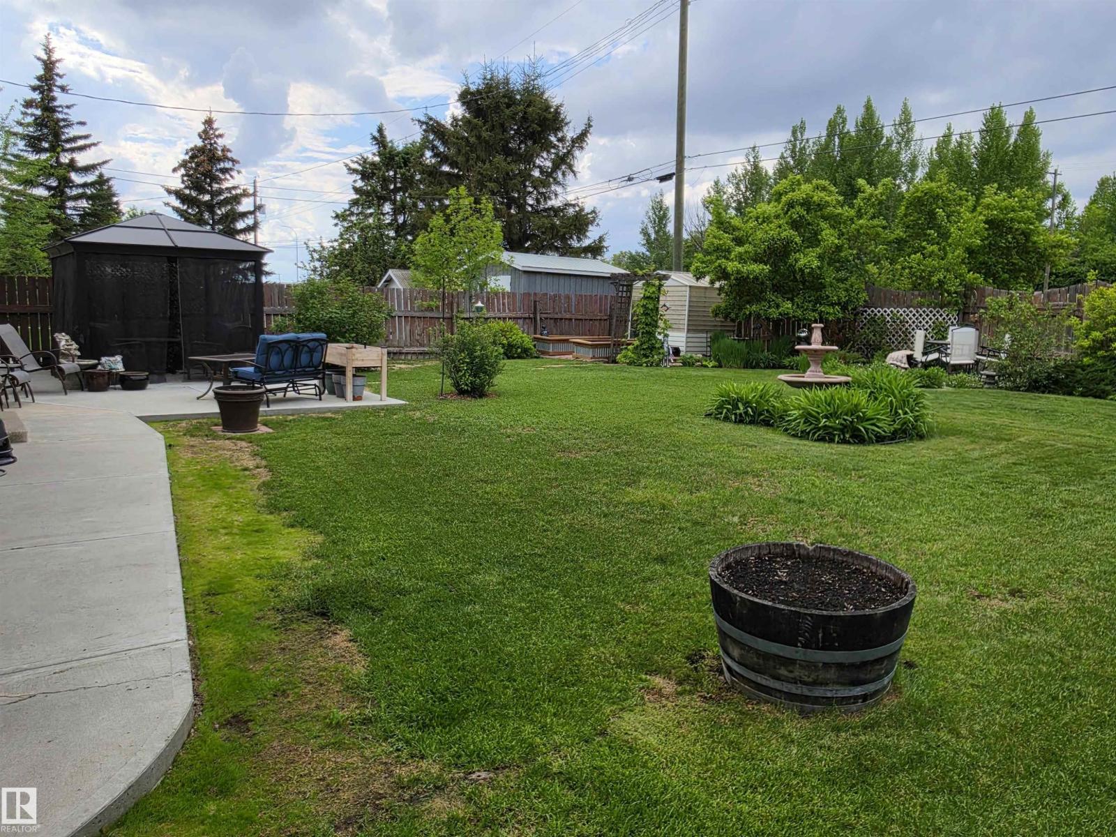 4606 54 AV — photo 37
