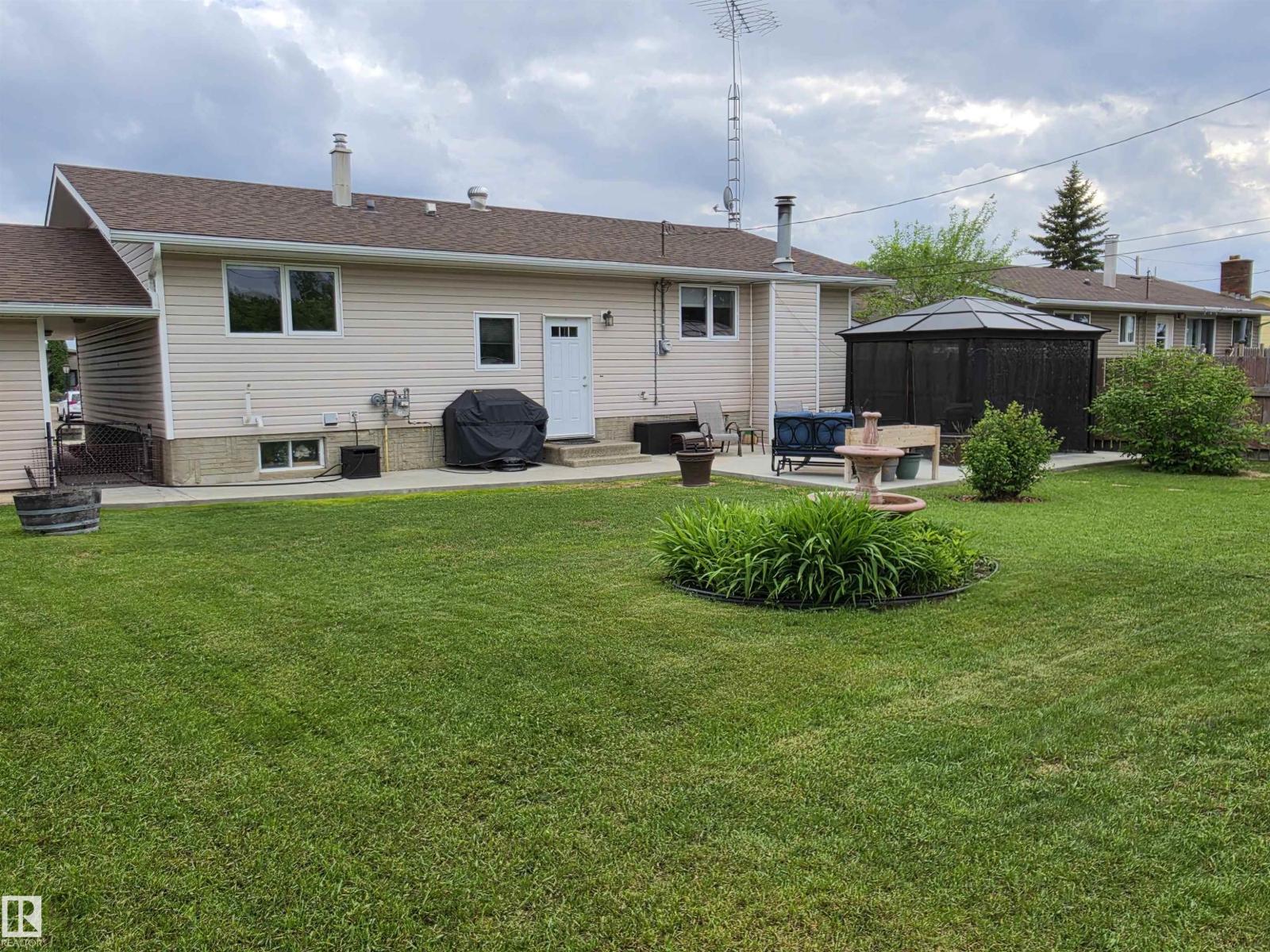 4606 54 AV — photo 38