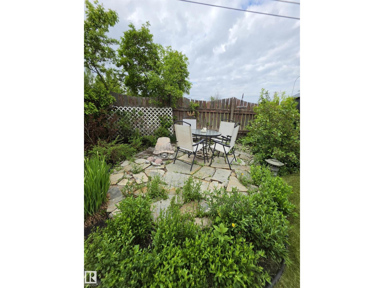 4606 54 AV — photo 40