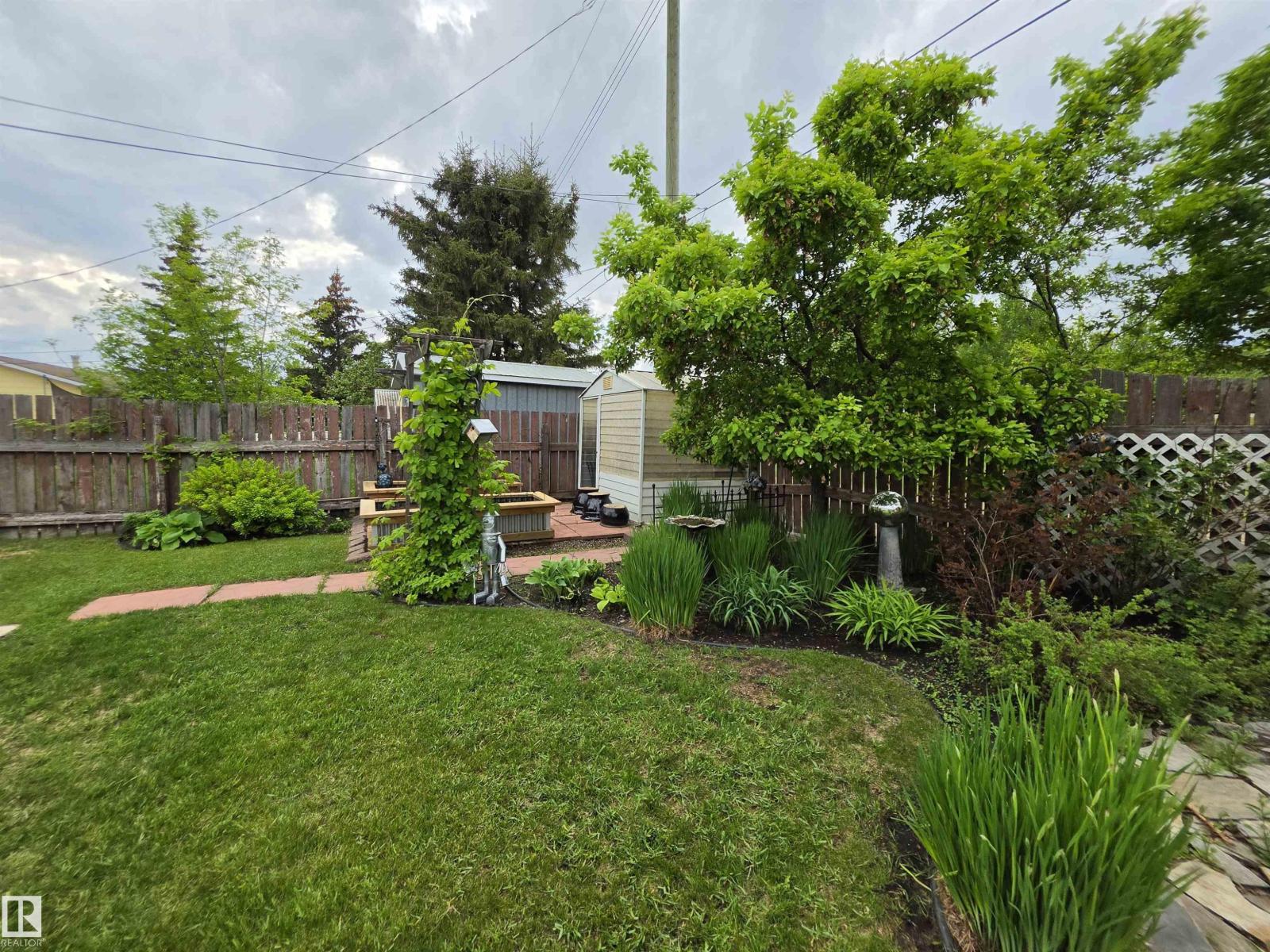 4606 54 AV — photo 41