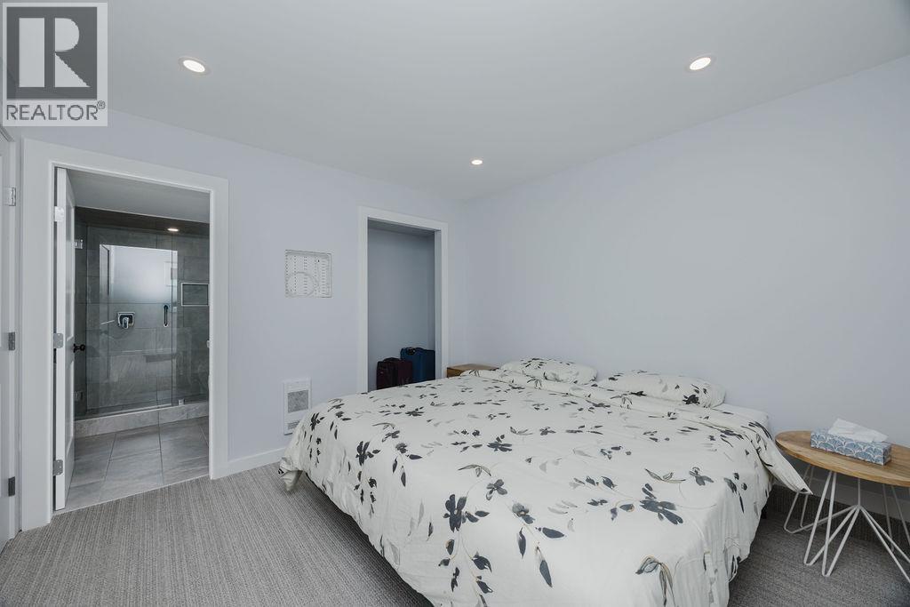 5454 WAKEFIELD ROAD, Sechelt