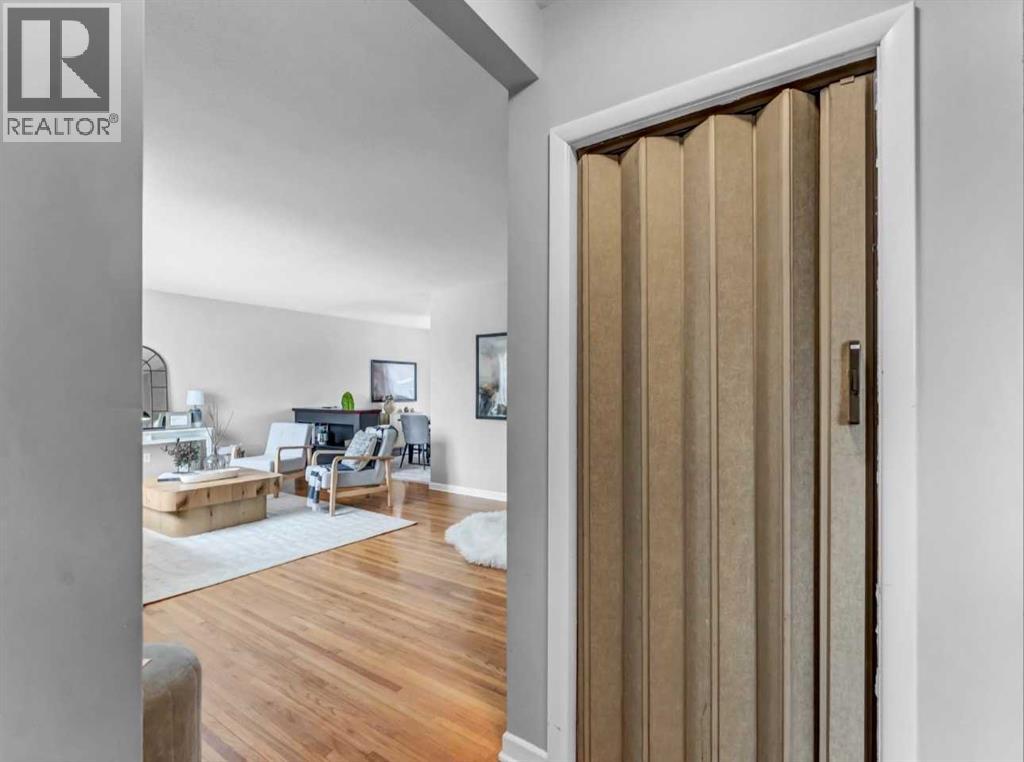 261 9 Street SW - photo 4