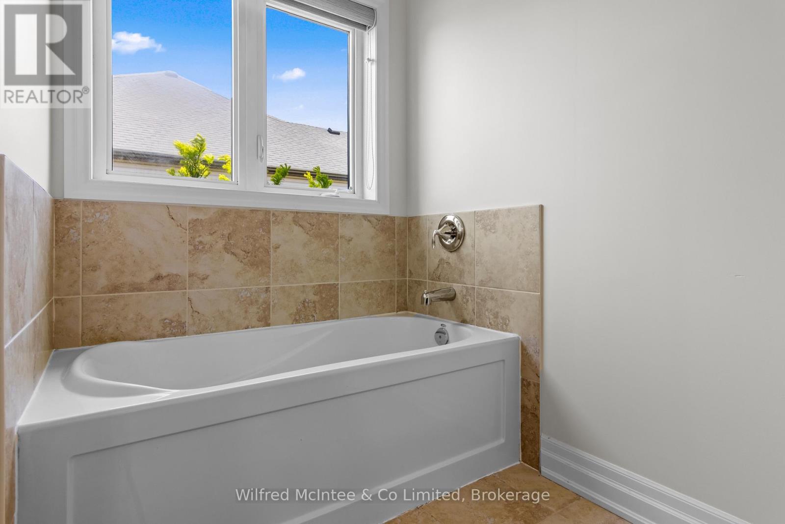 524 STORNOWAY - Image 24