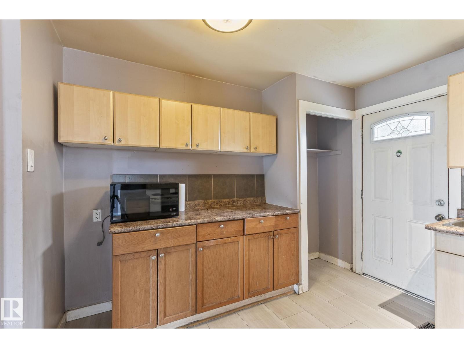 2045 46ST NW - 10