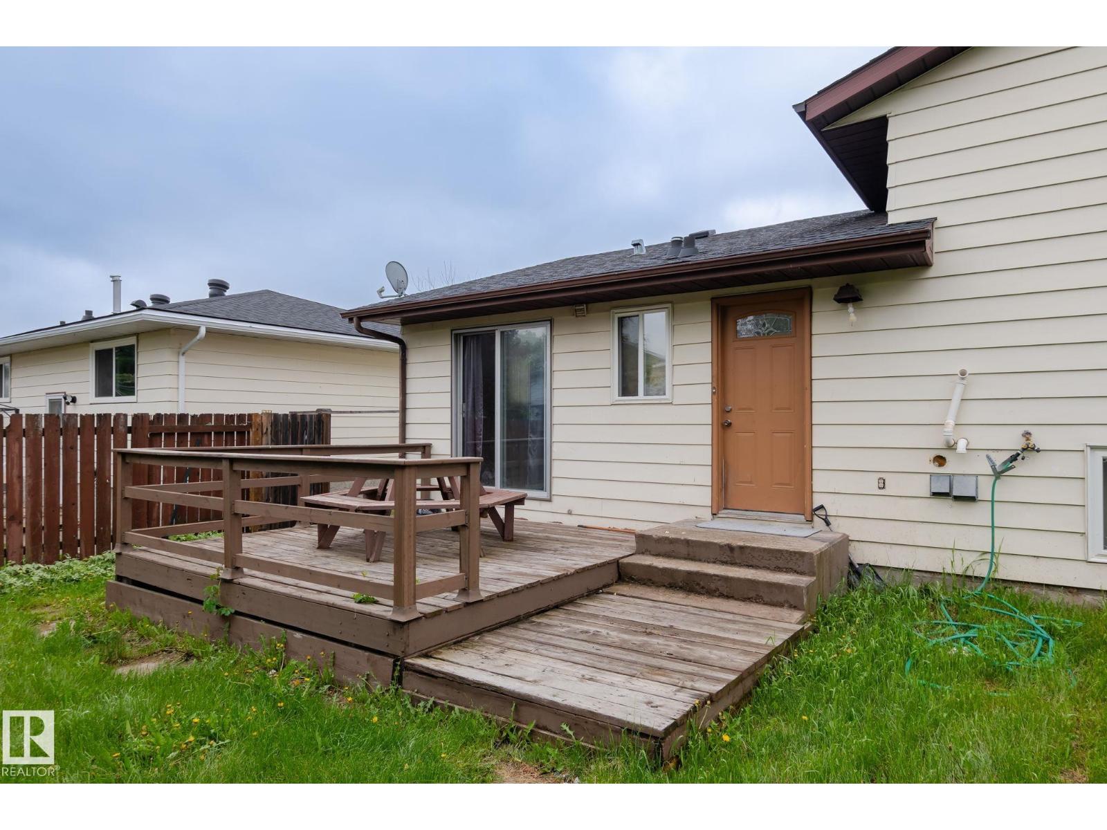 2045 46ST NW - 32