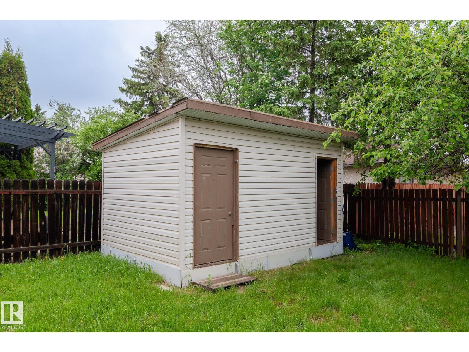 2045 46ST NW - 34