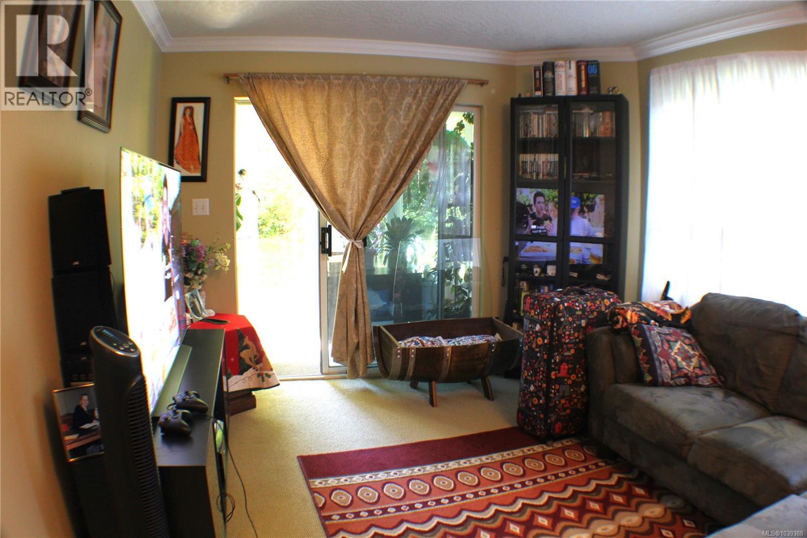 101 1505 Church Avenue, Saanich