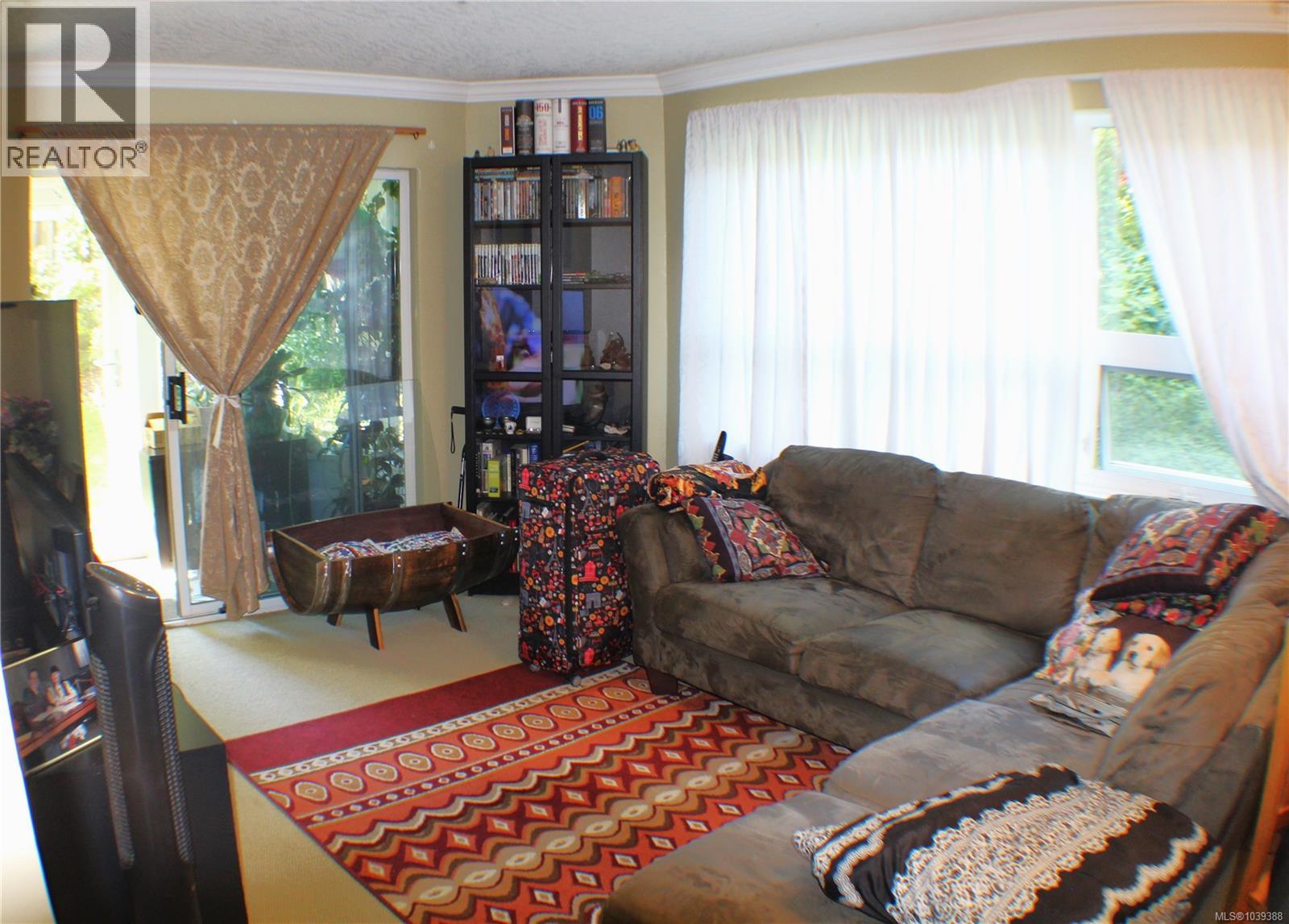 101 1505 Church Avenue, Saanich