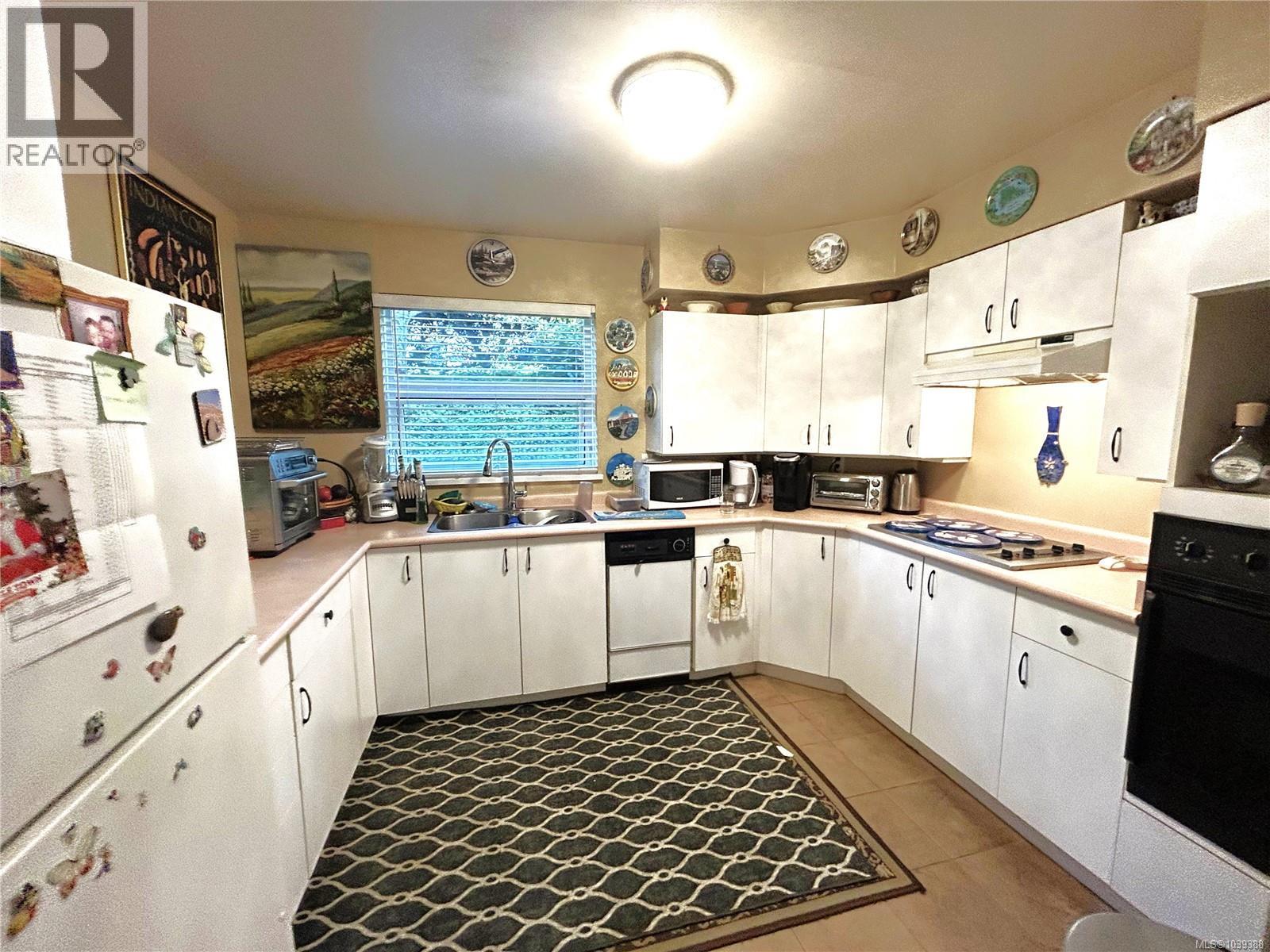 101 1505 Church Avenue, Saanich