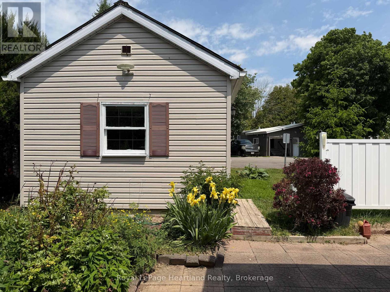 14 GARDEN ROAD - 33