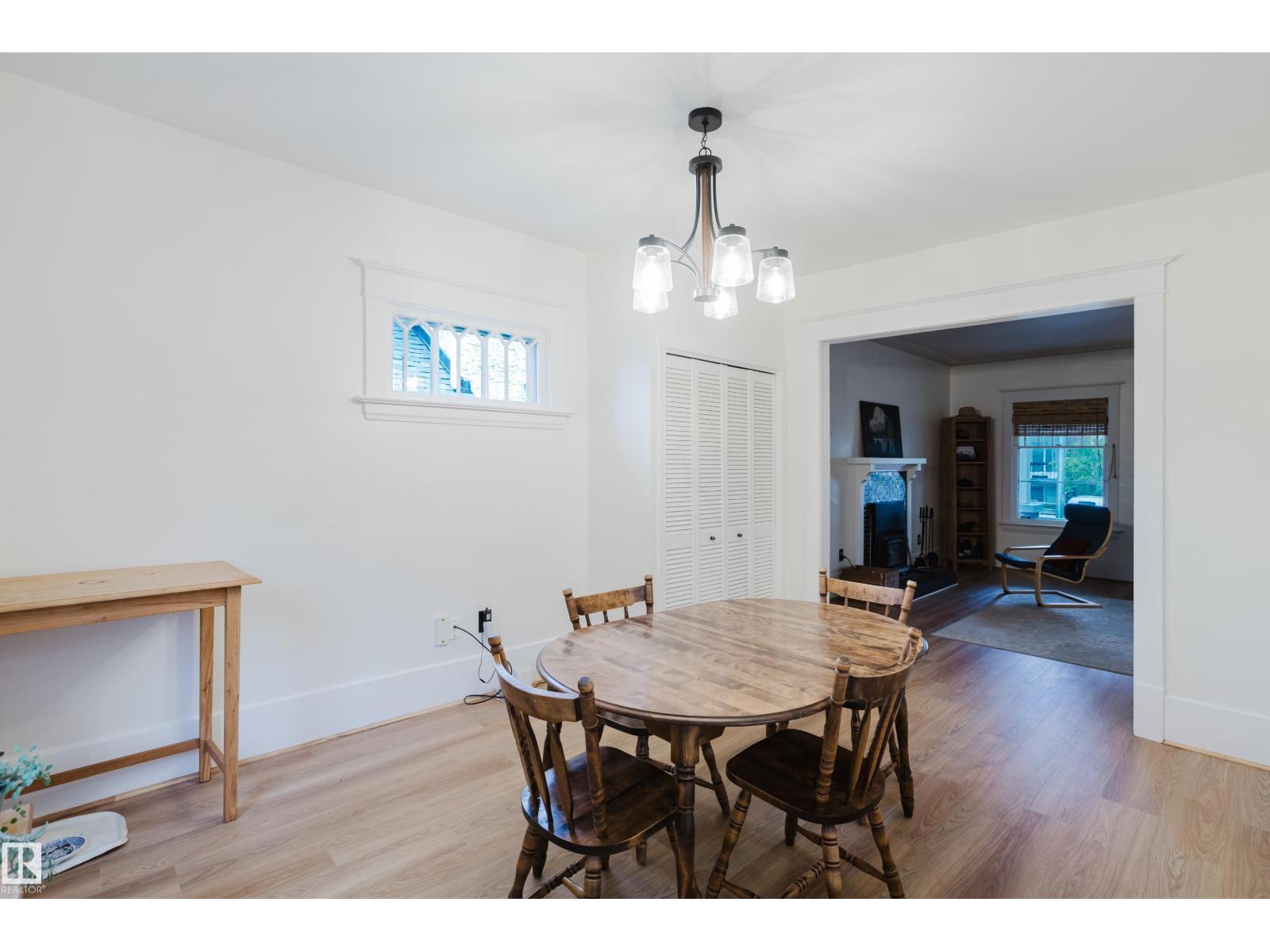 9929 88 AV NW - 14