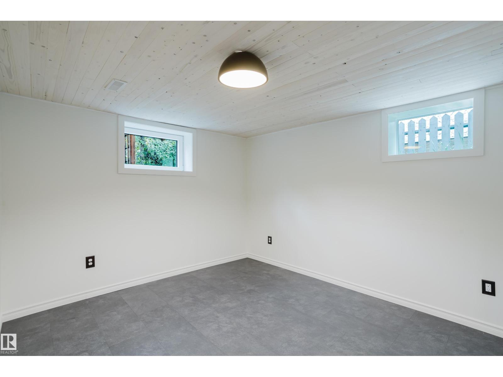 9929 88 AV NW - 39