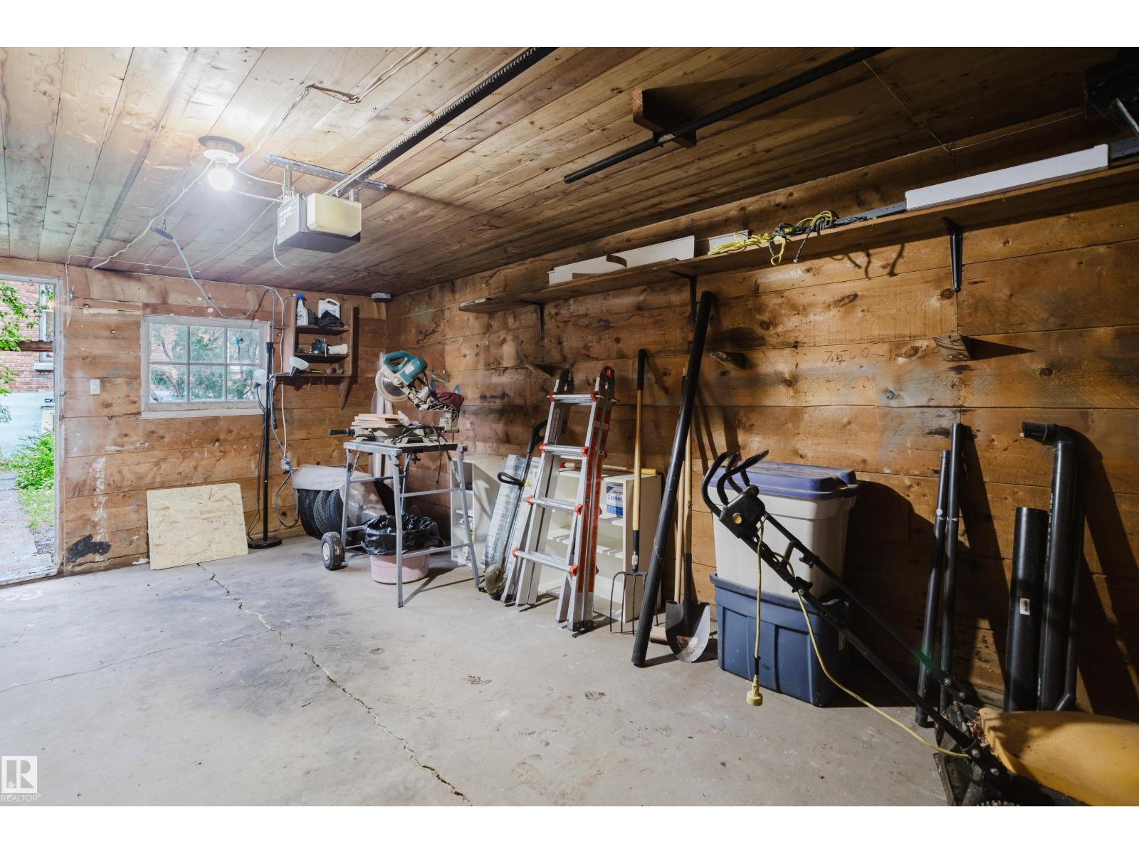 9929 88 AV NW - 47