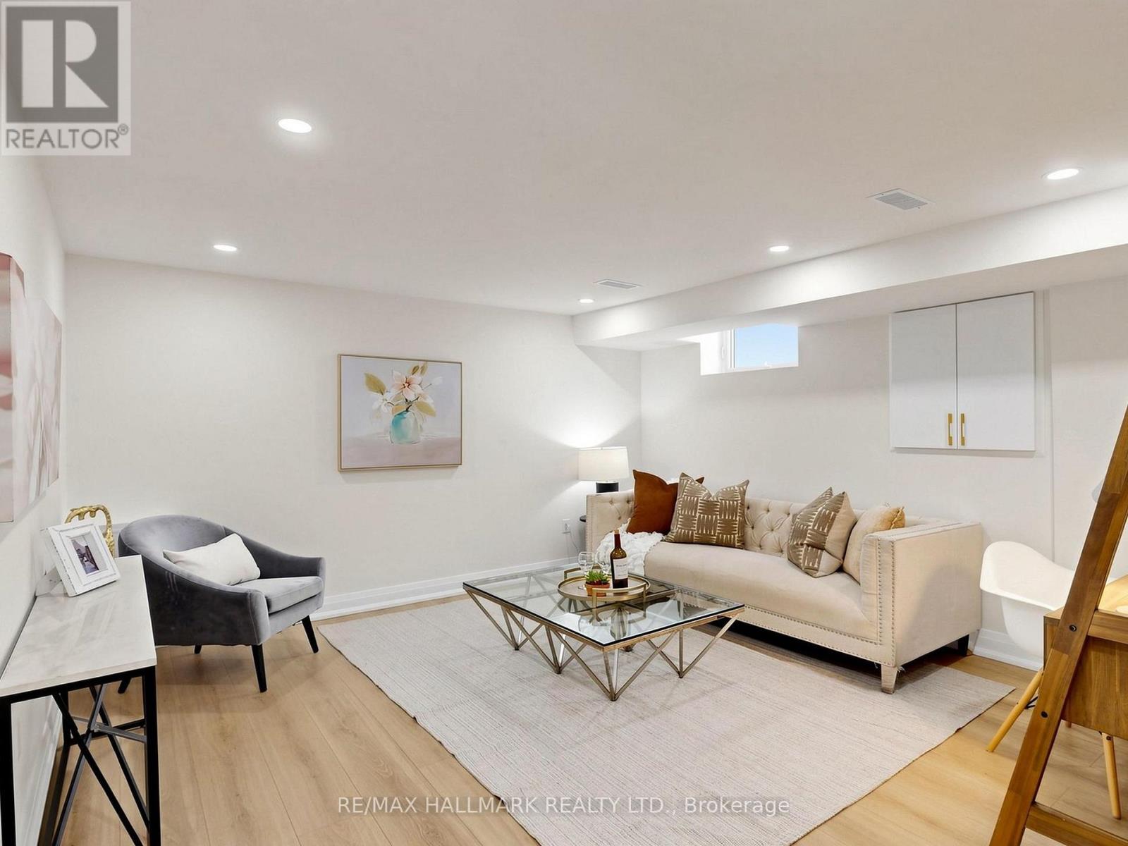 44 QUEENSDALE AVENUE - 13