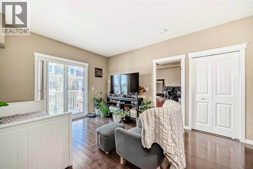 #4404 31 Country Village Manor NE - 12