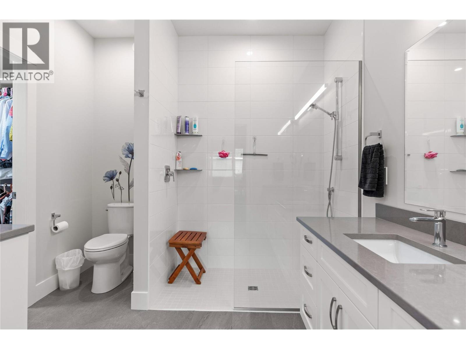 6453 Okanagan Landing Road - 21