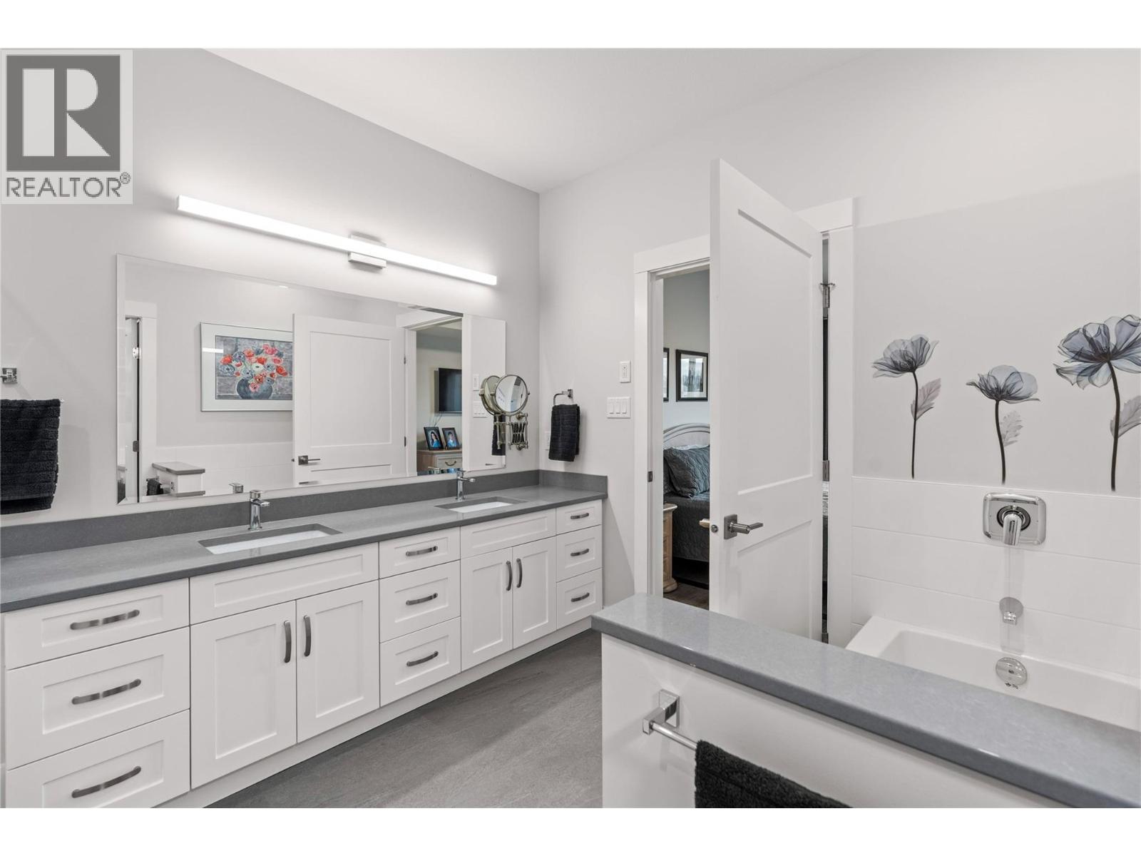 6453 Okanagan Landing Road - 23