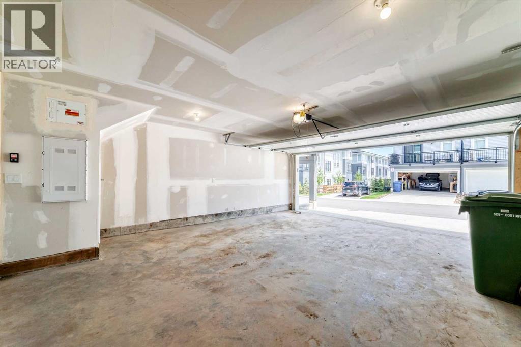 #311 857 Belmont Drive SW - 43