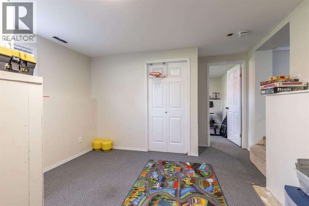 593 3 Avenue W — photo 24