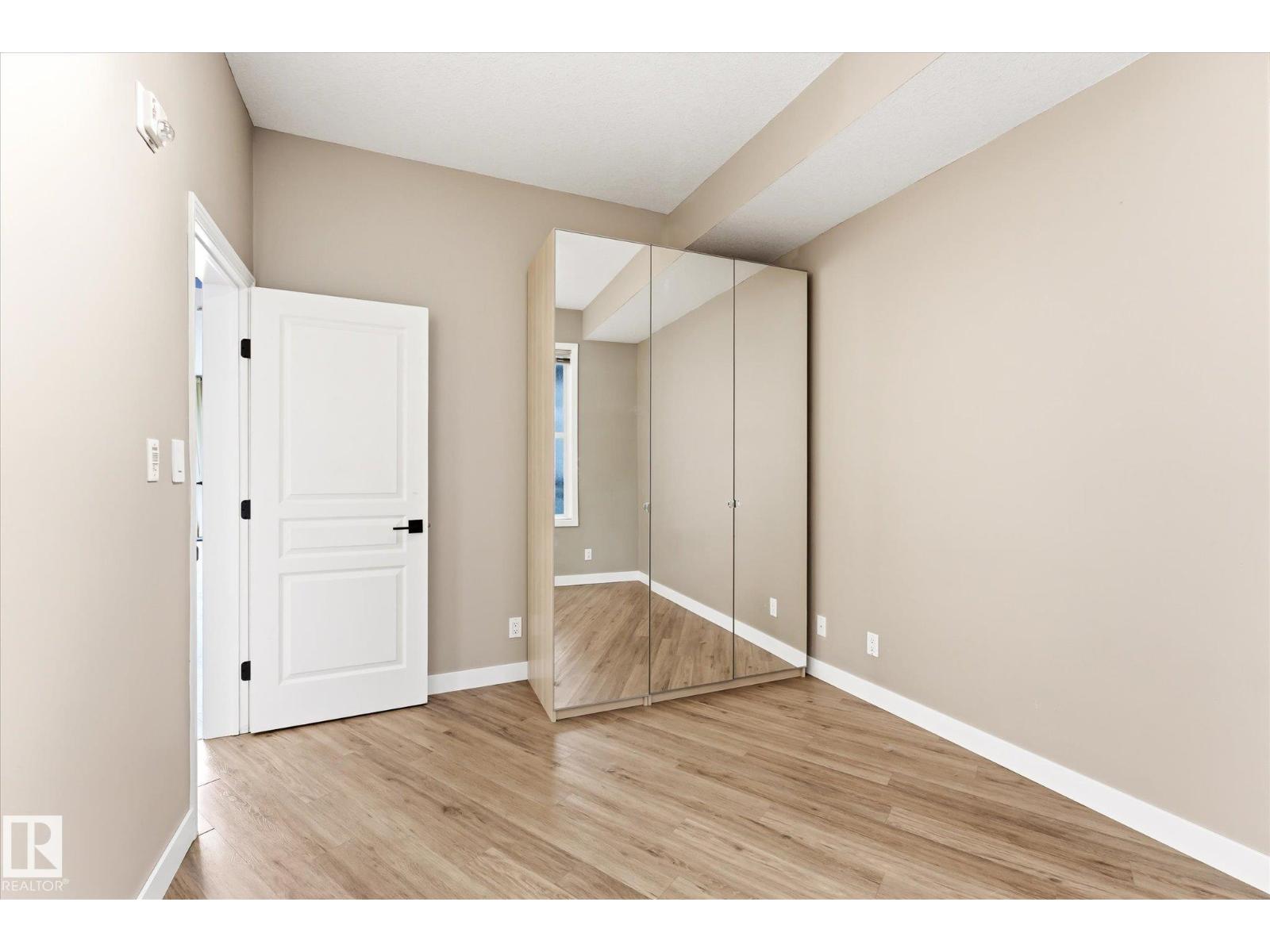 #209 4835 104A ST NW NW - 22