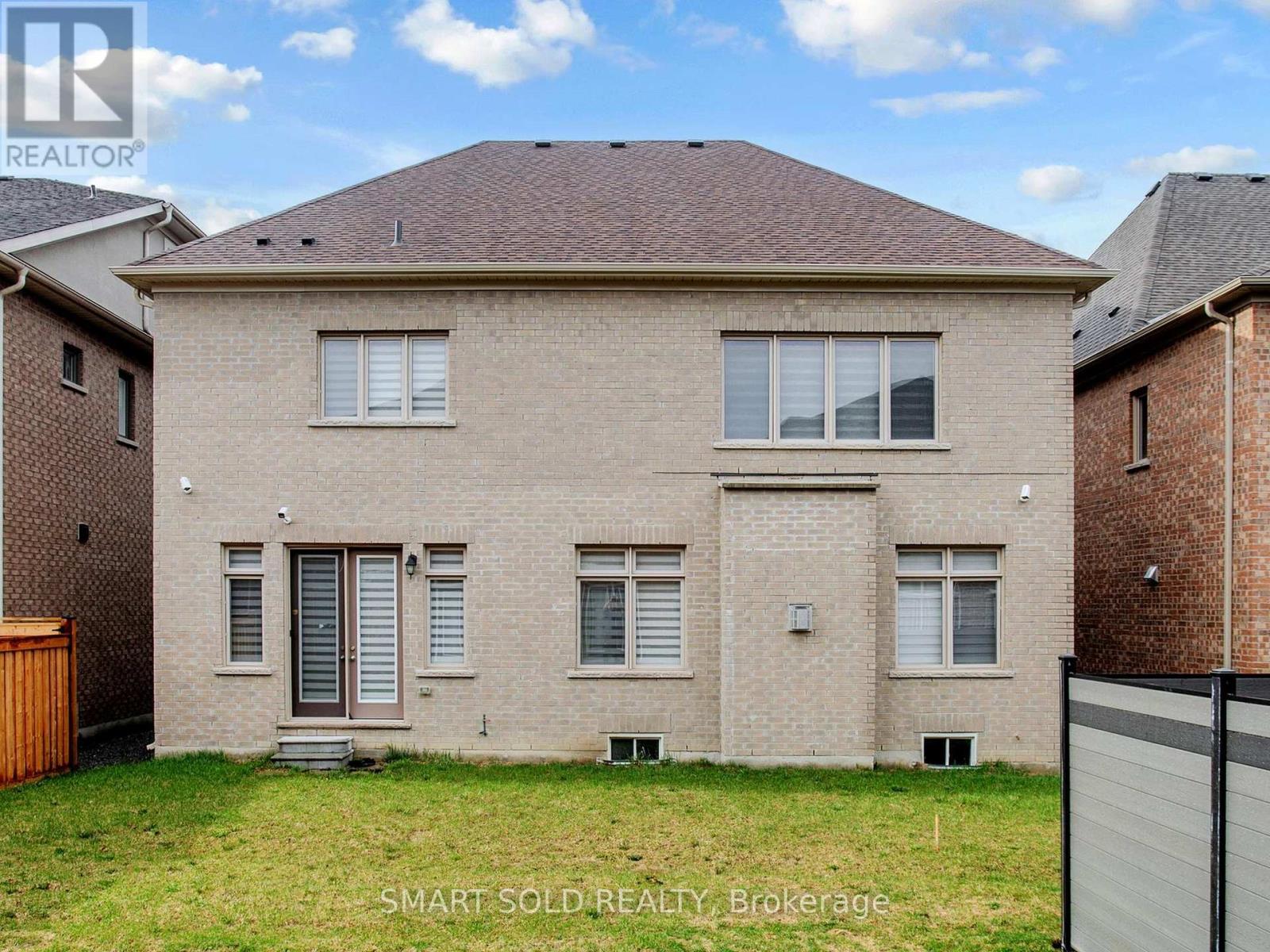 209 HILLSVIEW DRIVE - 44