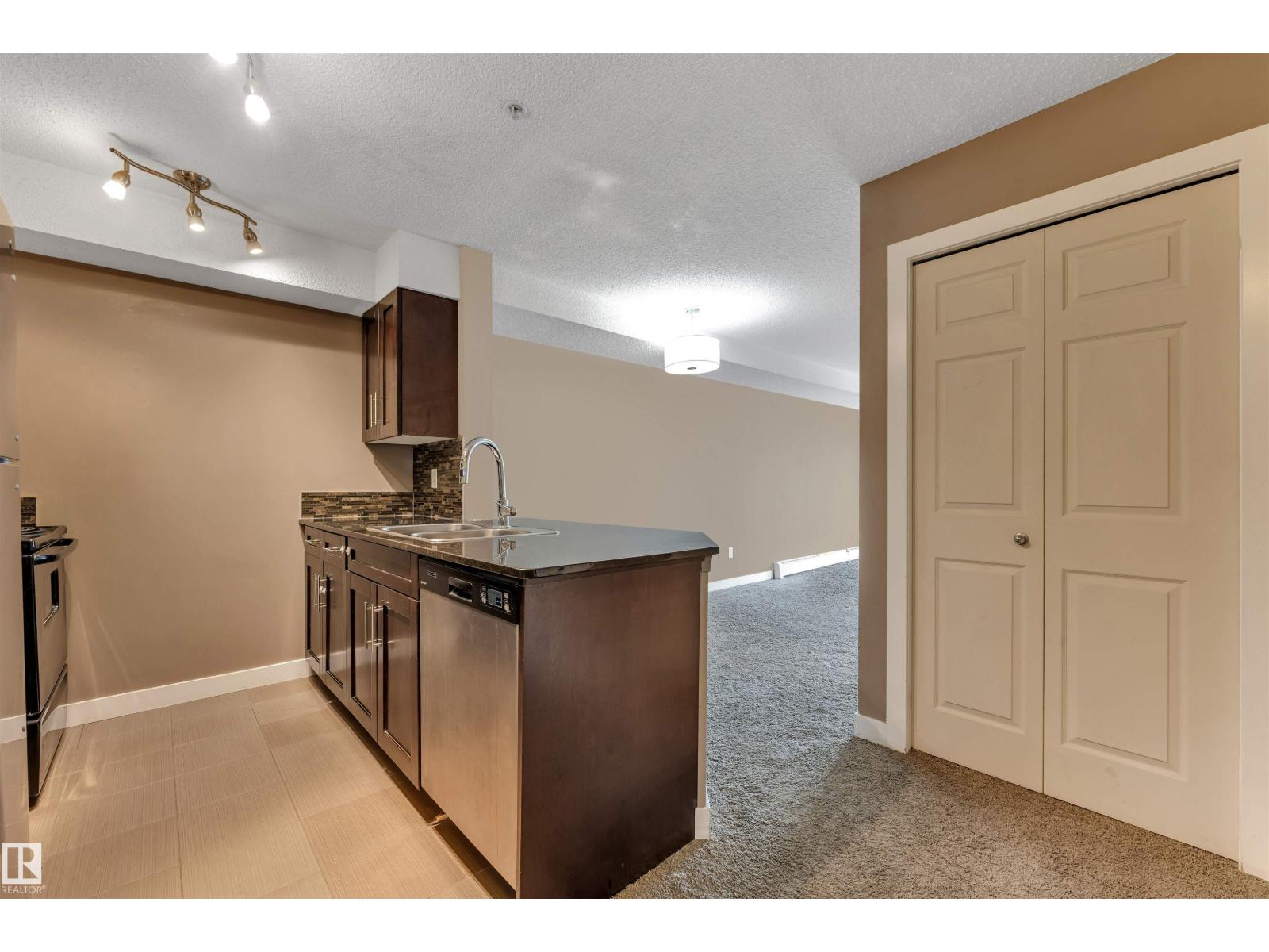 #209 11812 22 AV SW SW - 12