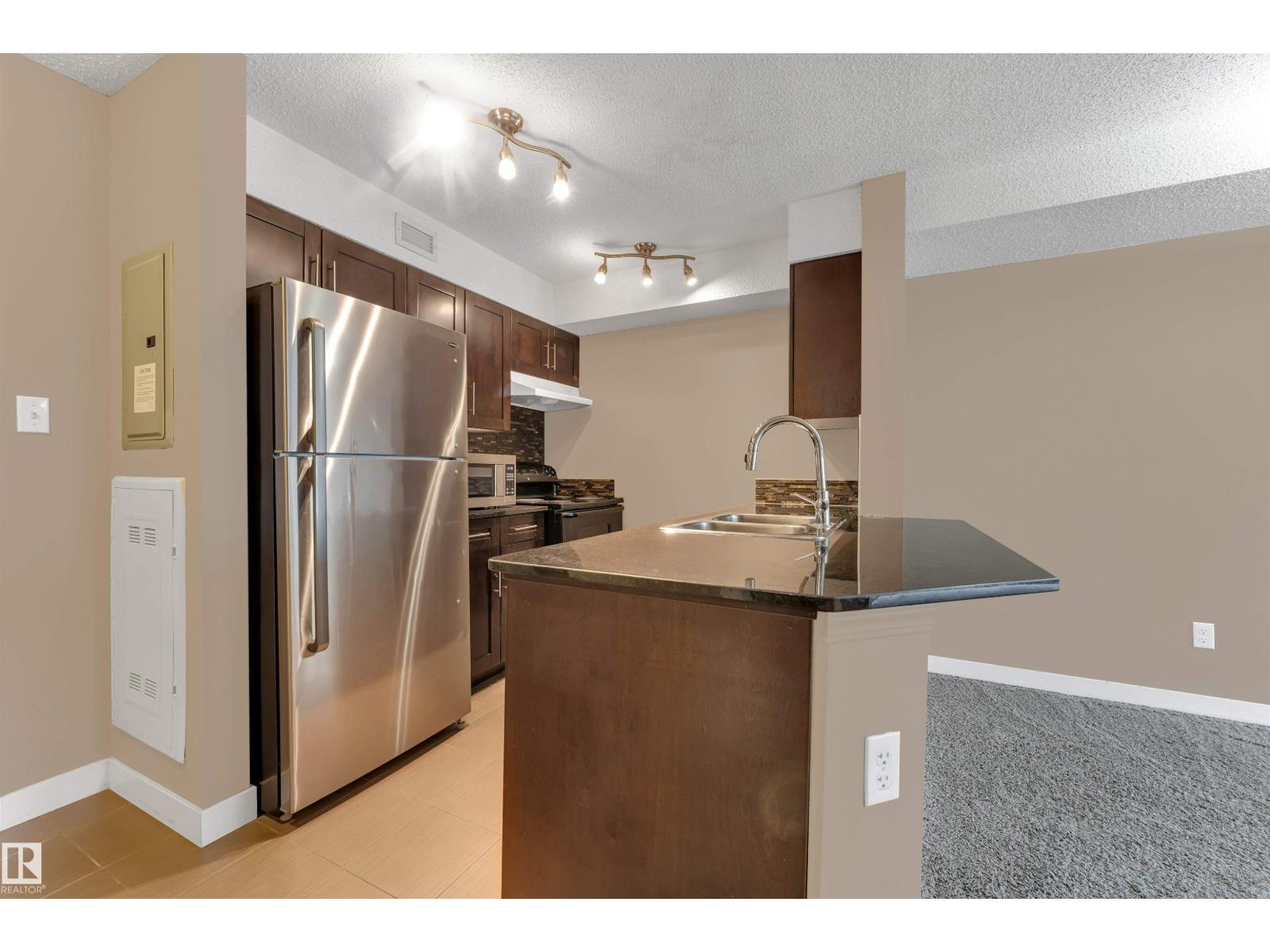 #209 11812 22 AV SW SW - 10