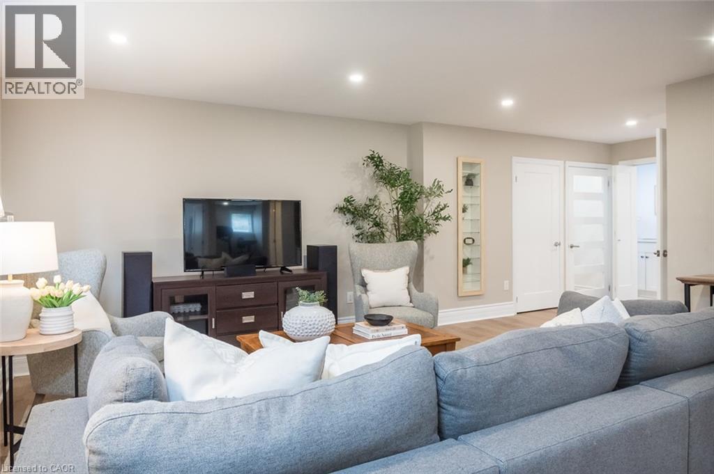 12 KINGSLEY Road - 39