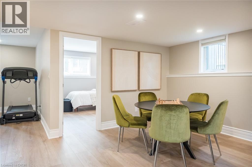 12 KINGSLEY Road - 42