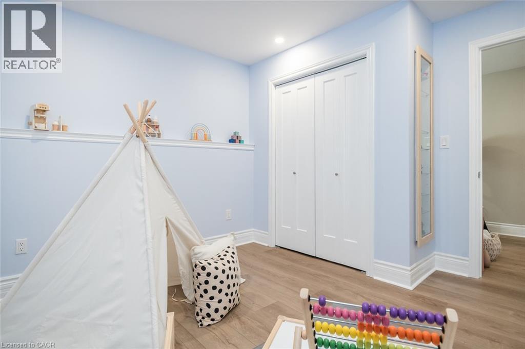12 KINGSLEY Road - 44