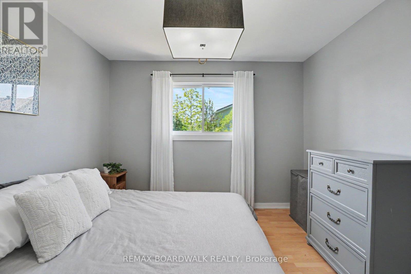 9 WELLAND STREET - 12