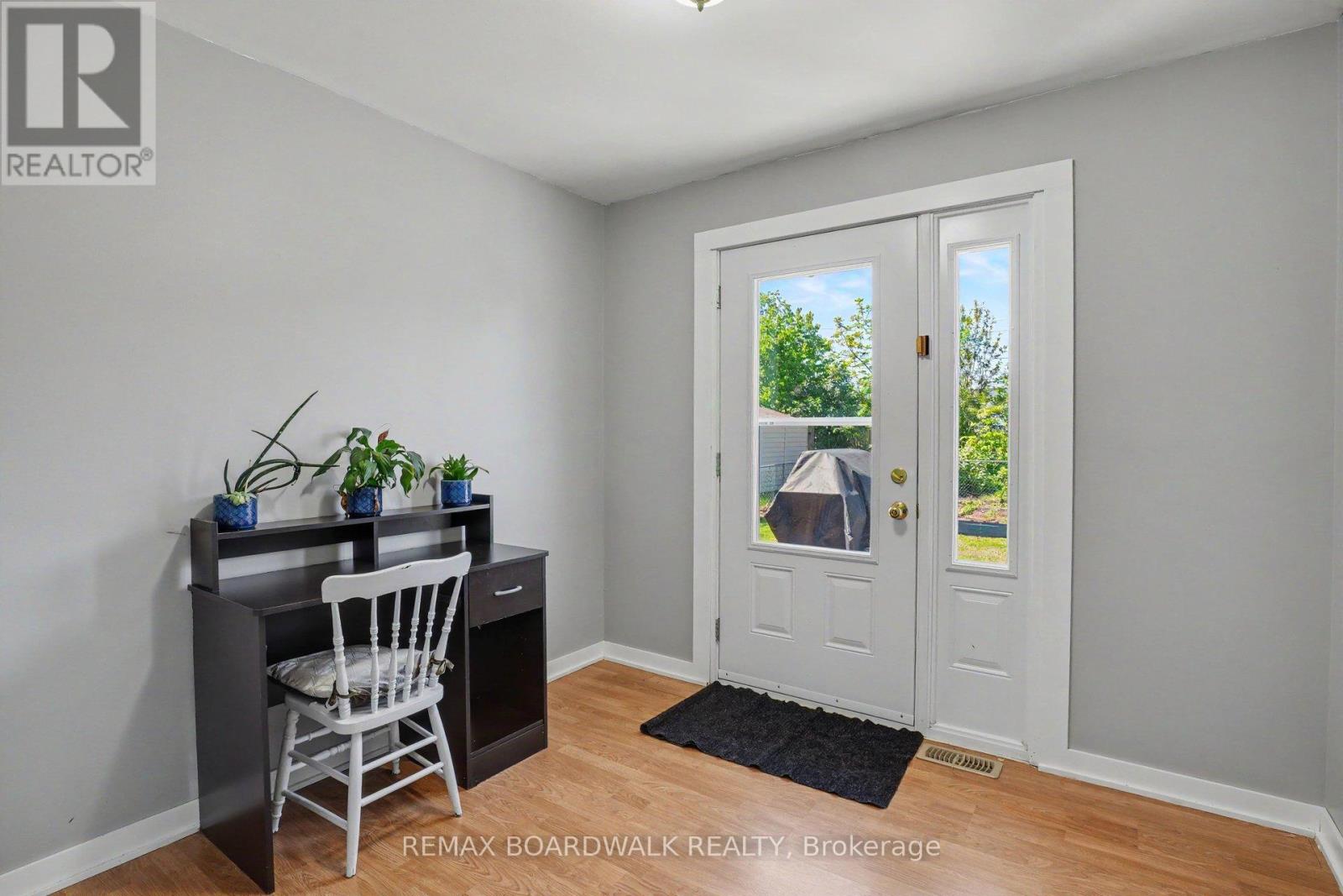 9 WELLAND STREET - 16