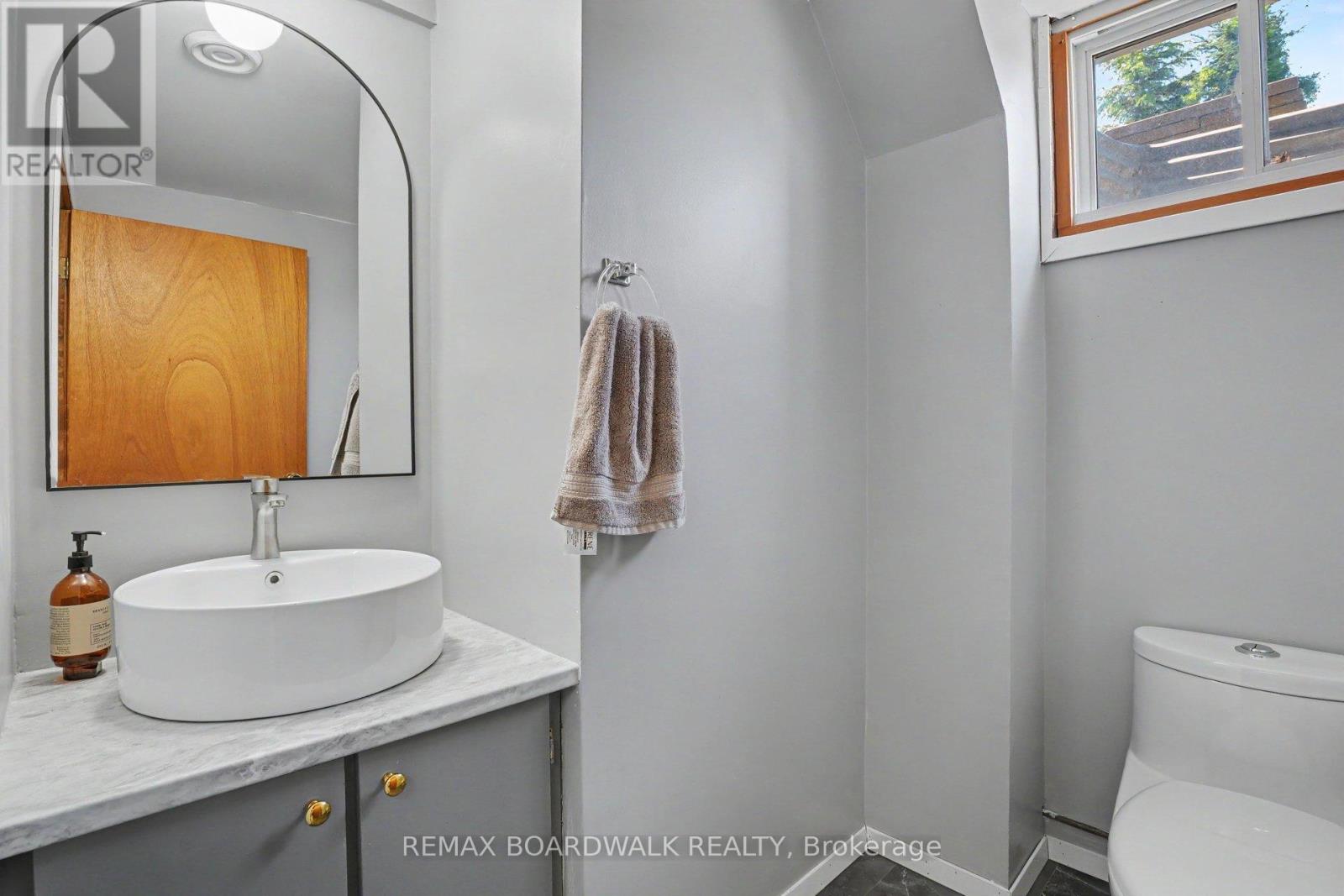 9 WELLAND STREET - 24