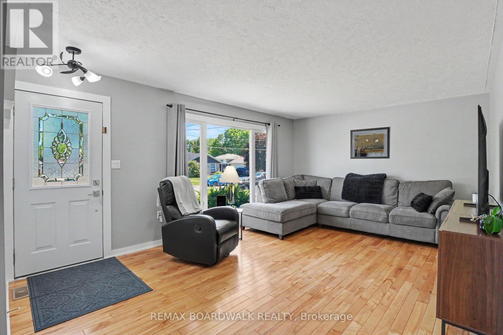9 WELLAND STREET - 4