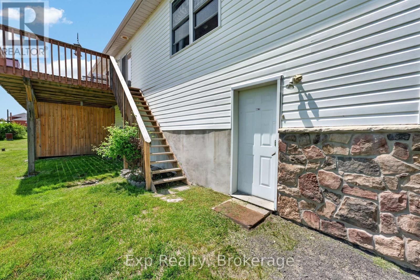 1004 VILLAGE VIEW LANE - 37