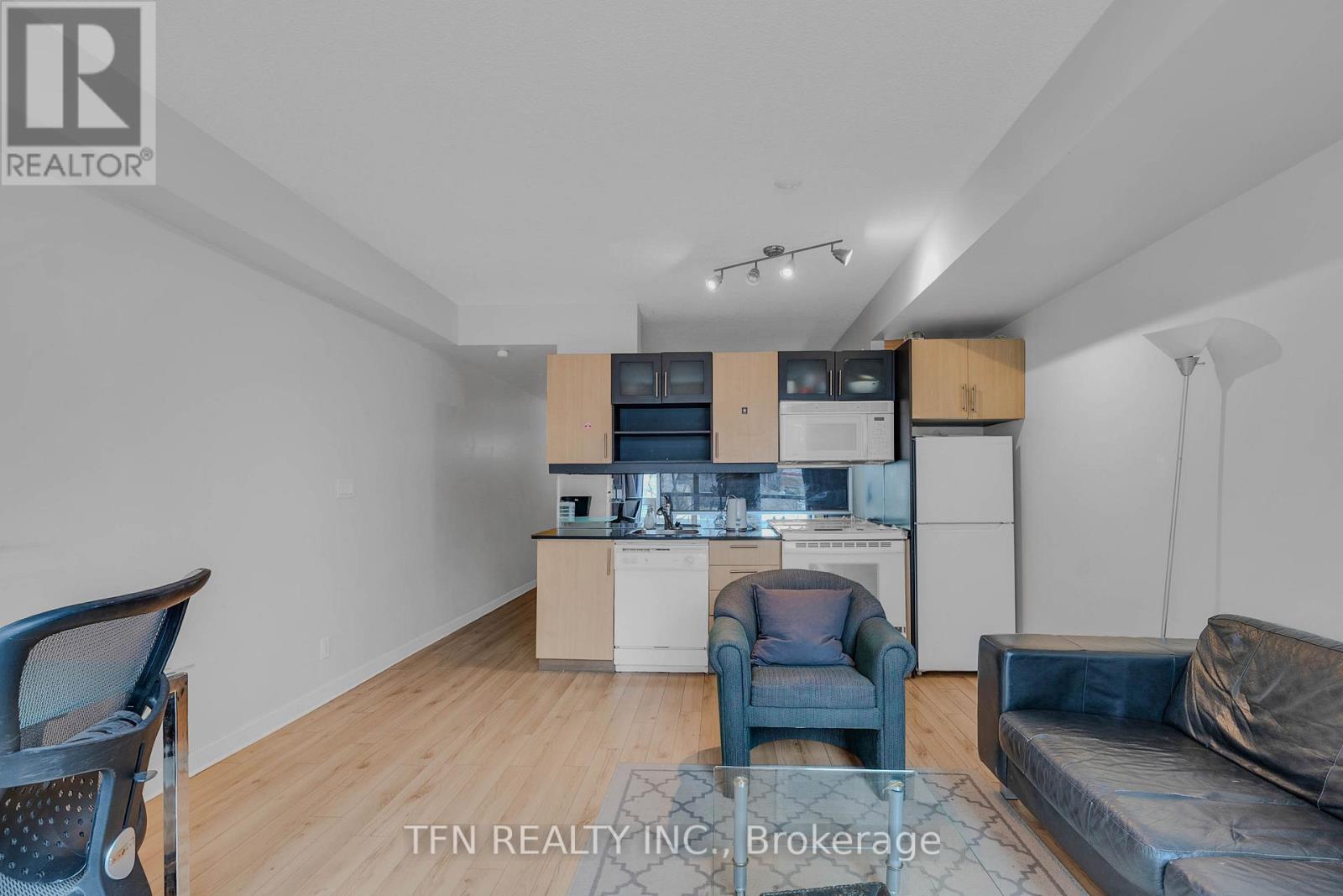 #M22 350 WELLINGTON STREET W - 10