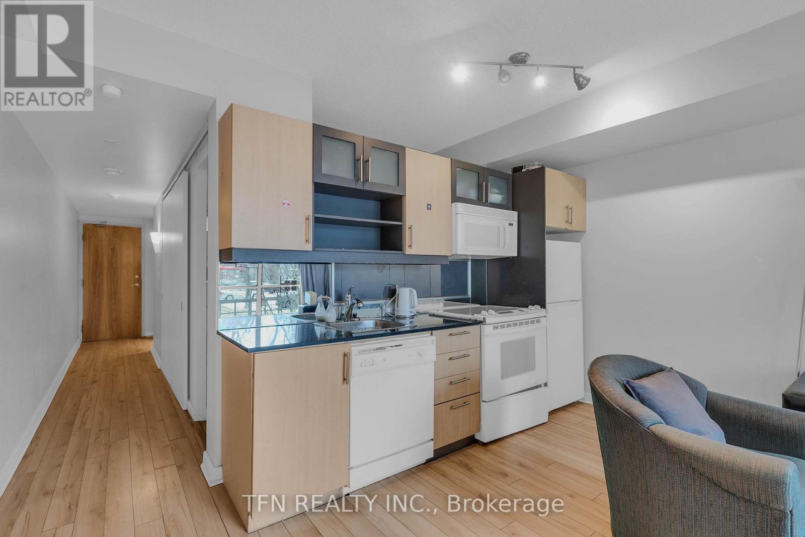 #M22 350 WELLINGTON STREET W - 11