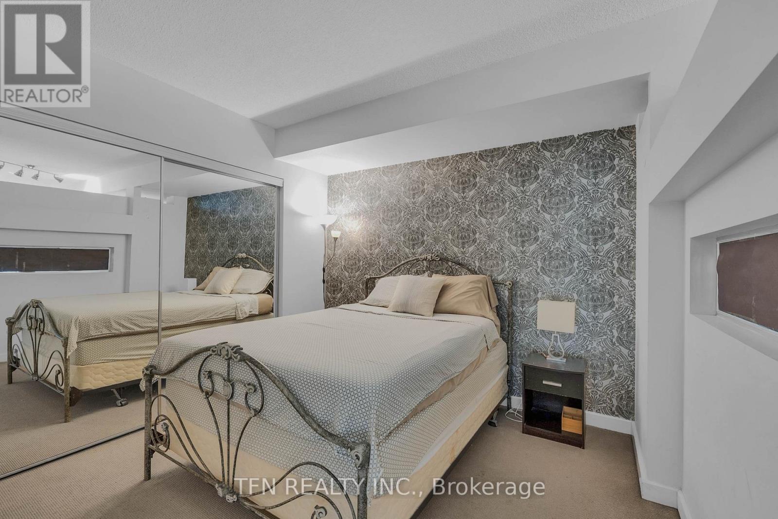 #M22 350 WELLINGTON STREET W - 12